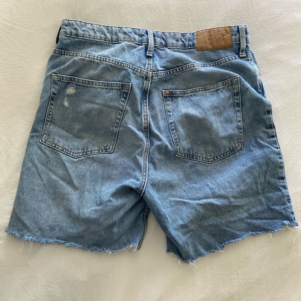 H&M Distressed Cut-off Shorts - Picture 2 of 3